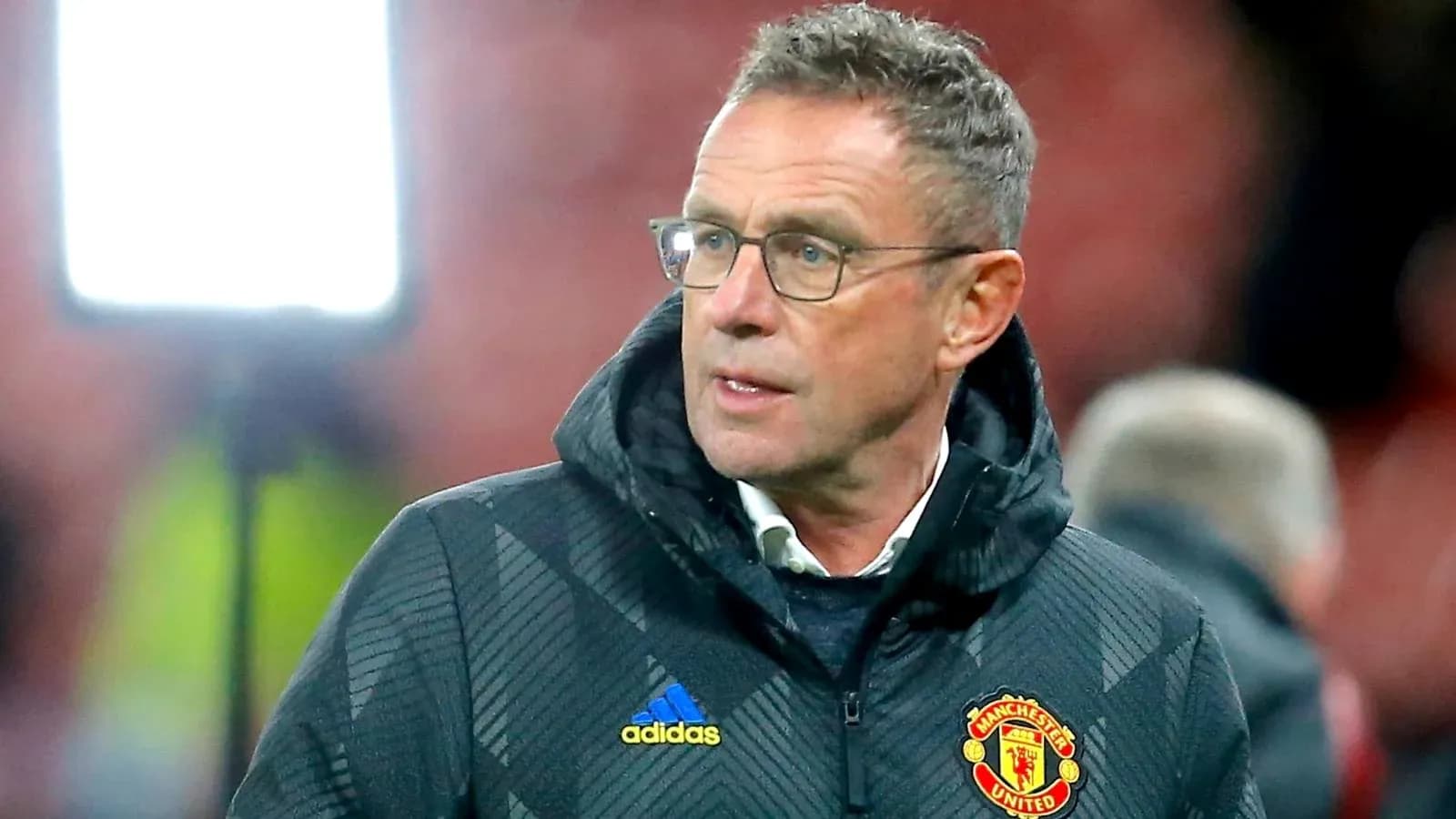 Trener Manchester United o'yin davomida
