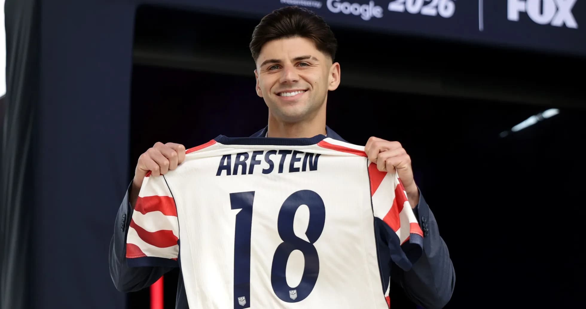 Futbolchi Arfsten yangi forma bilan tanishtirilyapti