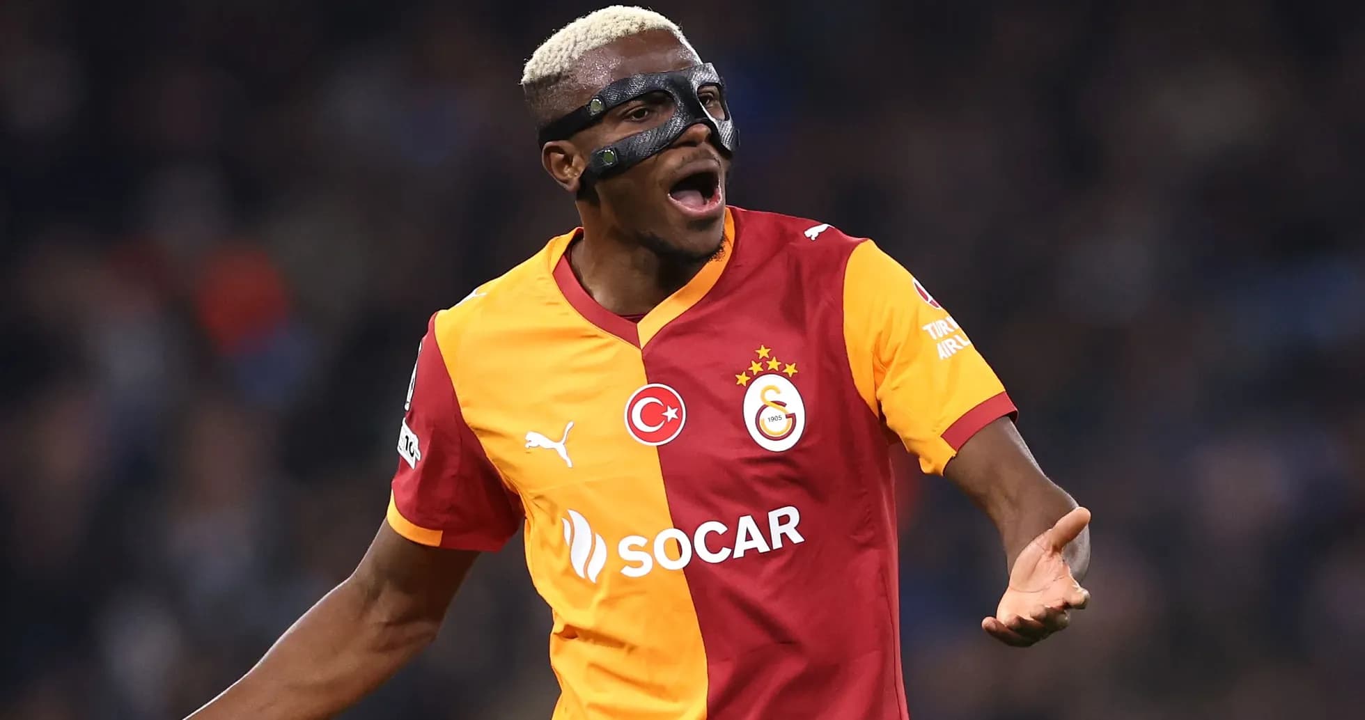 Futbolchi Galatasaray formasida maydonda faoliyat yuritmoqda