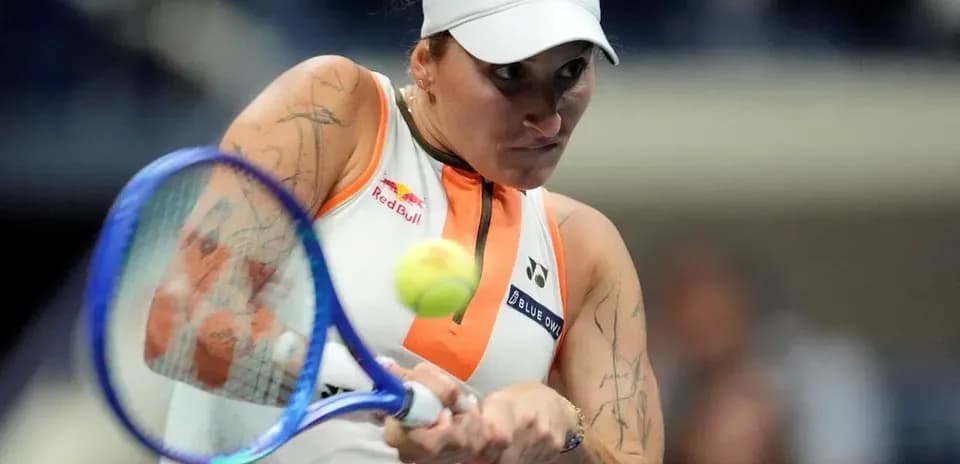 Tennis player hitting a forehand during match