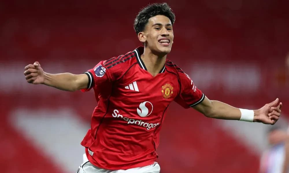 Futbolchi Manchester United formasi bilan quvonchda