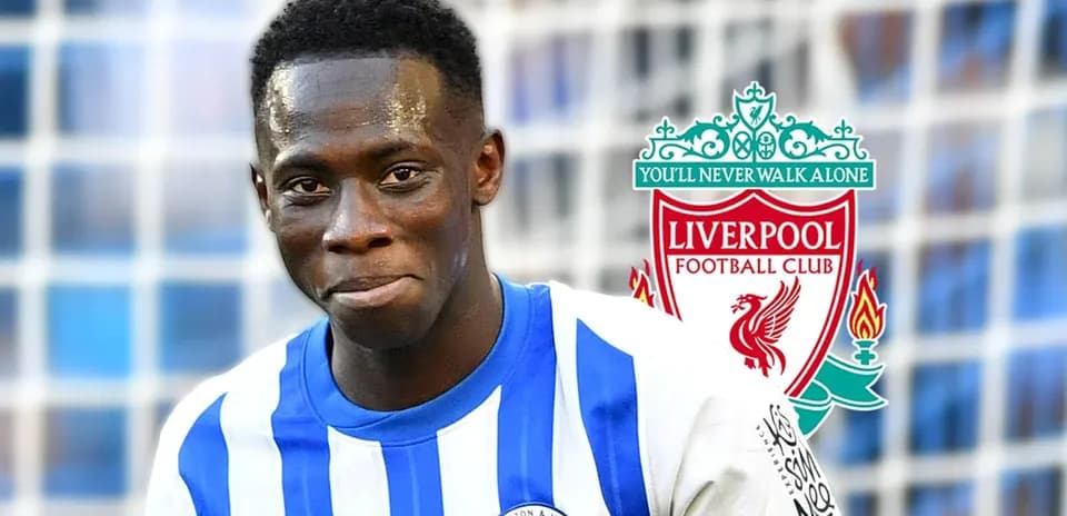Futbolchi Brighton formasi bilan kulayotgan