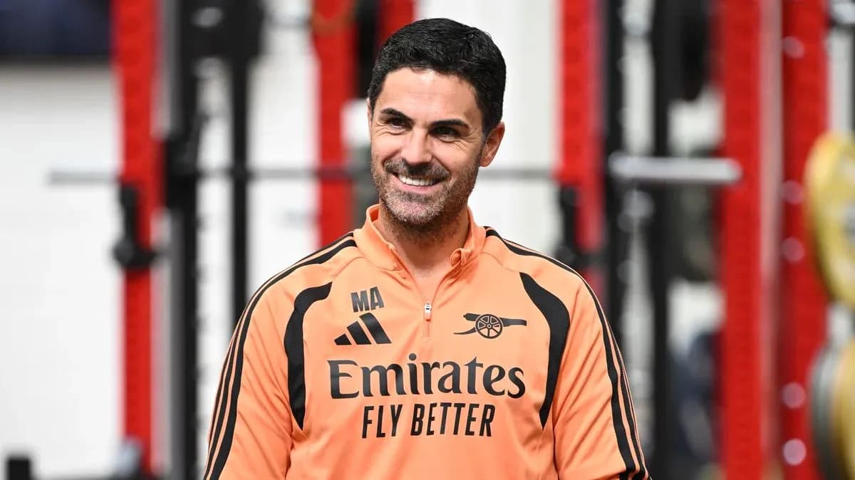 Mikel Arteta smiling during training session