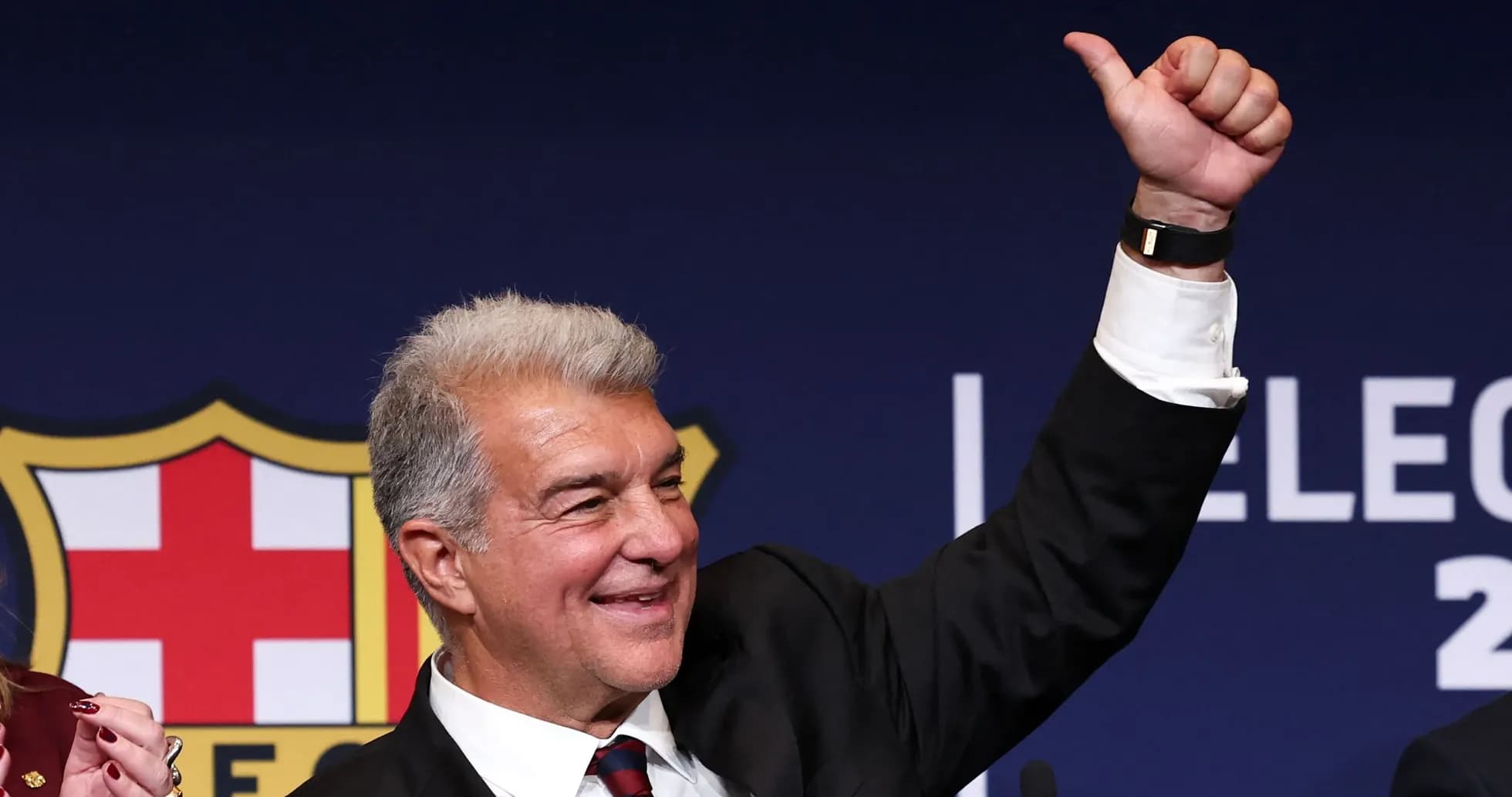 Johan Laporta raising thumb at election event