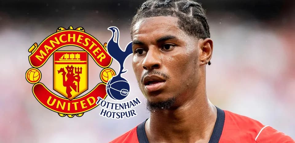Futbolchi Manchester United va Tottenham Hotspur logotiplari bilan