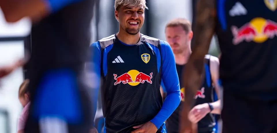 Futbolchi Leeds United jamoasi mashg'ulotida