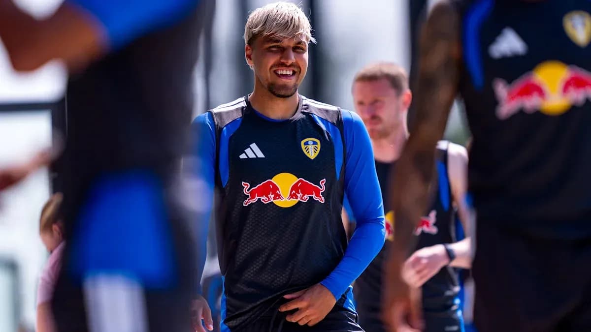 Futbolchi Leeds United jamoasi mashg'ulotida