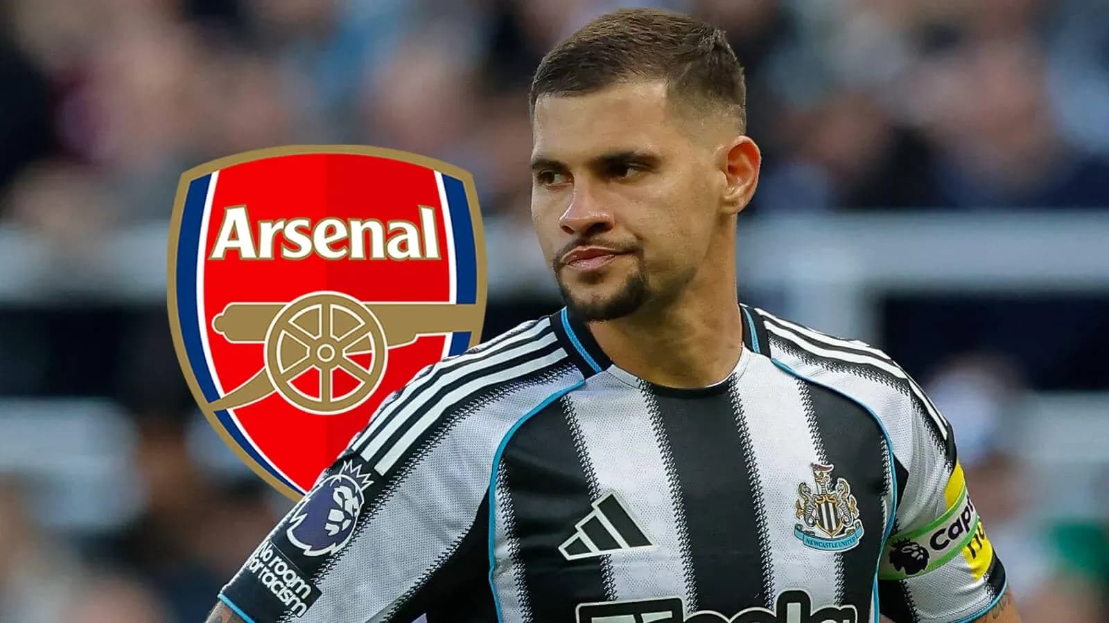 Futbolchi Newcastle formasi bilan maydonda