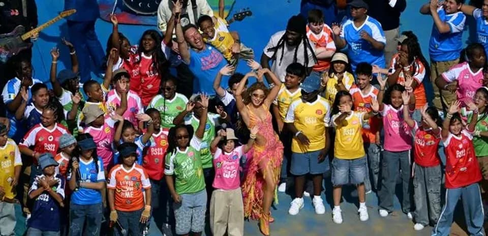 J Lo with children performing at an event
