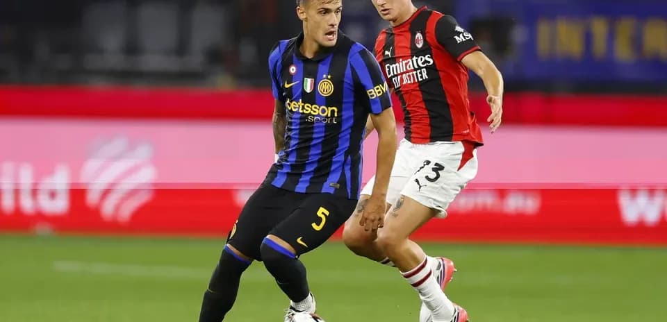 Inter Milan and AC Milan players contesting for the ball