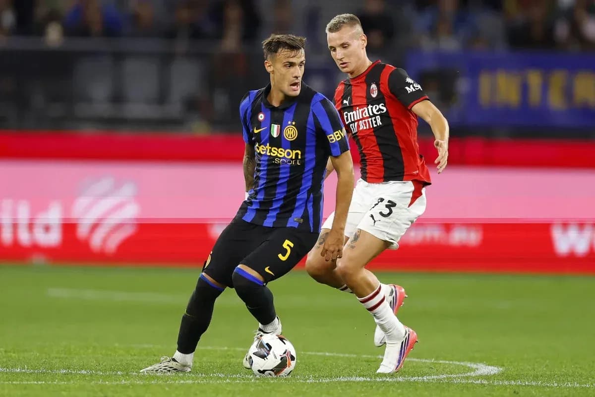 Inter Milan and AC Milan players contesting for the ball
