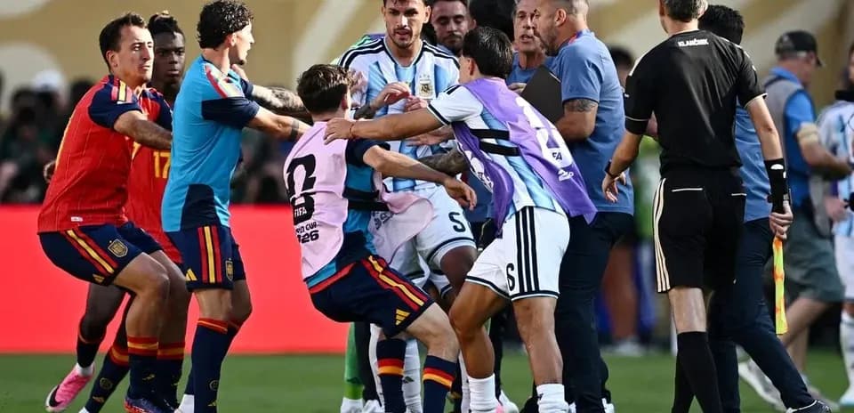 Players from Argentina and Spain in a scuffle