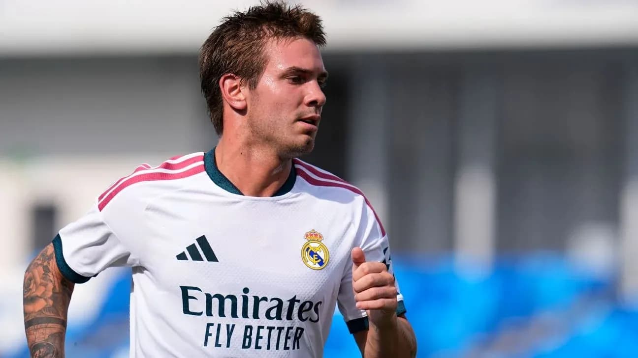 Futbolchi Real Madrid formasida mashg'ulotda