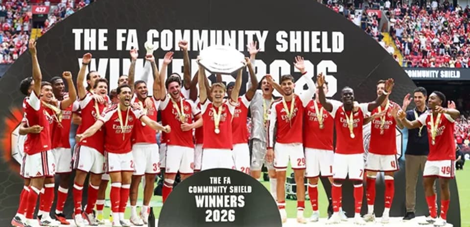 Arsenal players celebrating FA Community Shield victory
