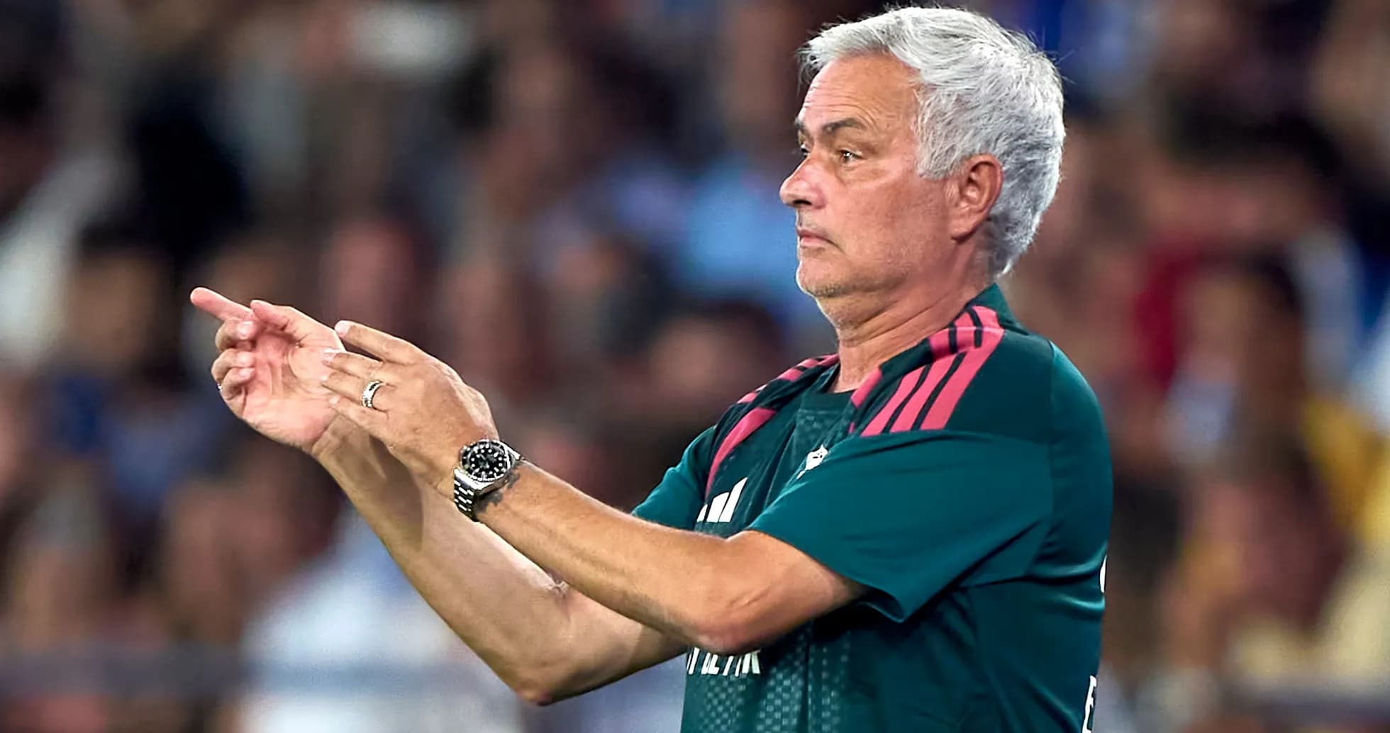 Murinho taktika ko'rsatmalari berayotgan