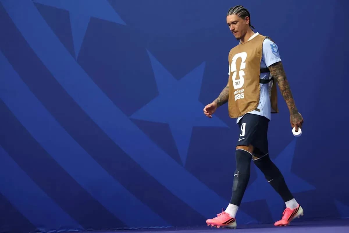 Futbolchi o'yin maydoniga chiqayotgan jarayonda