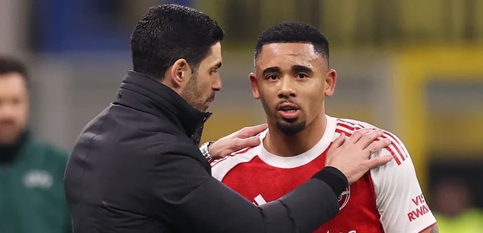 Menej va futbolchi o'rtasida muhokama davom etmoqda