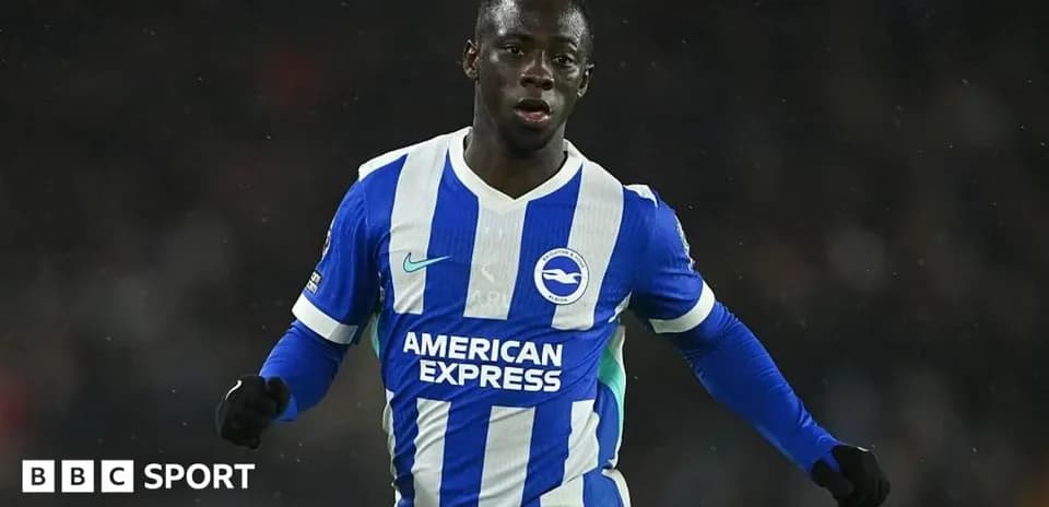 Futbolchi maydonda harakatda, Brighton formasida