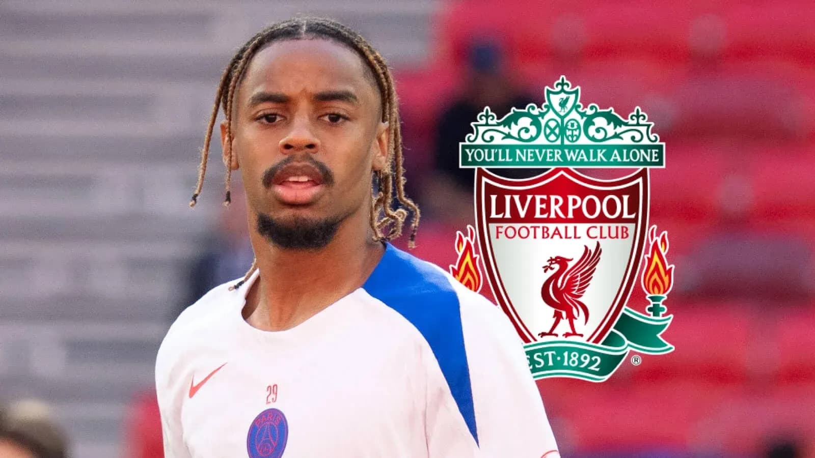 Futbolchi Paris Saint-Germain formasida, Liverpool emblemi ortida