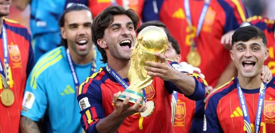 Futbolchilar jamoasi, Jahon kubogini ko'tarib turibdi