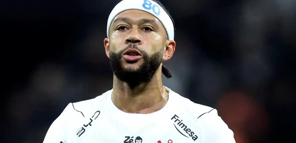 Futbolchi o'yin davomida maydonda