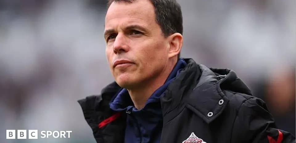 Sunderland manager observing from the sidelines