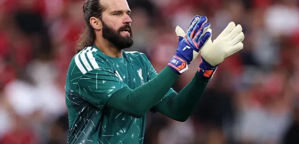 Goalkeeper signaling during a football match