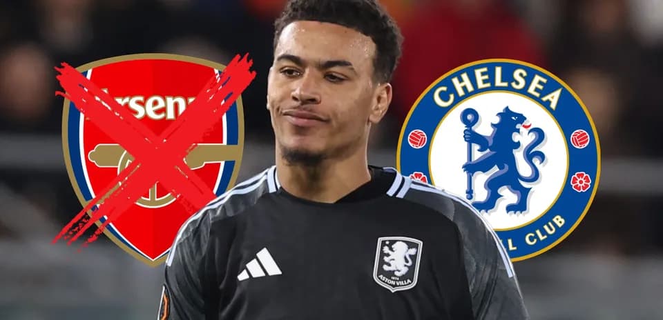 Futbolchi Aston Villa formasida, Arsenal va Chelsea logotiplari