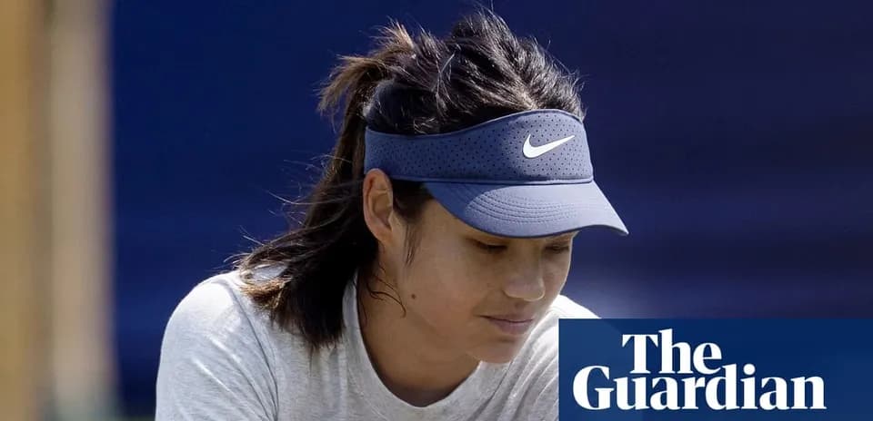 Tennis player wearing visor during practice session