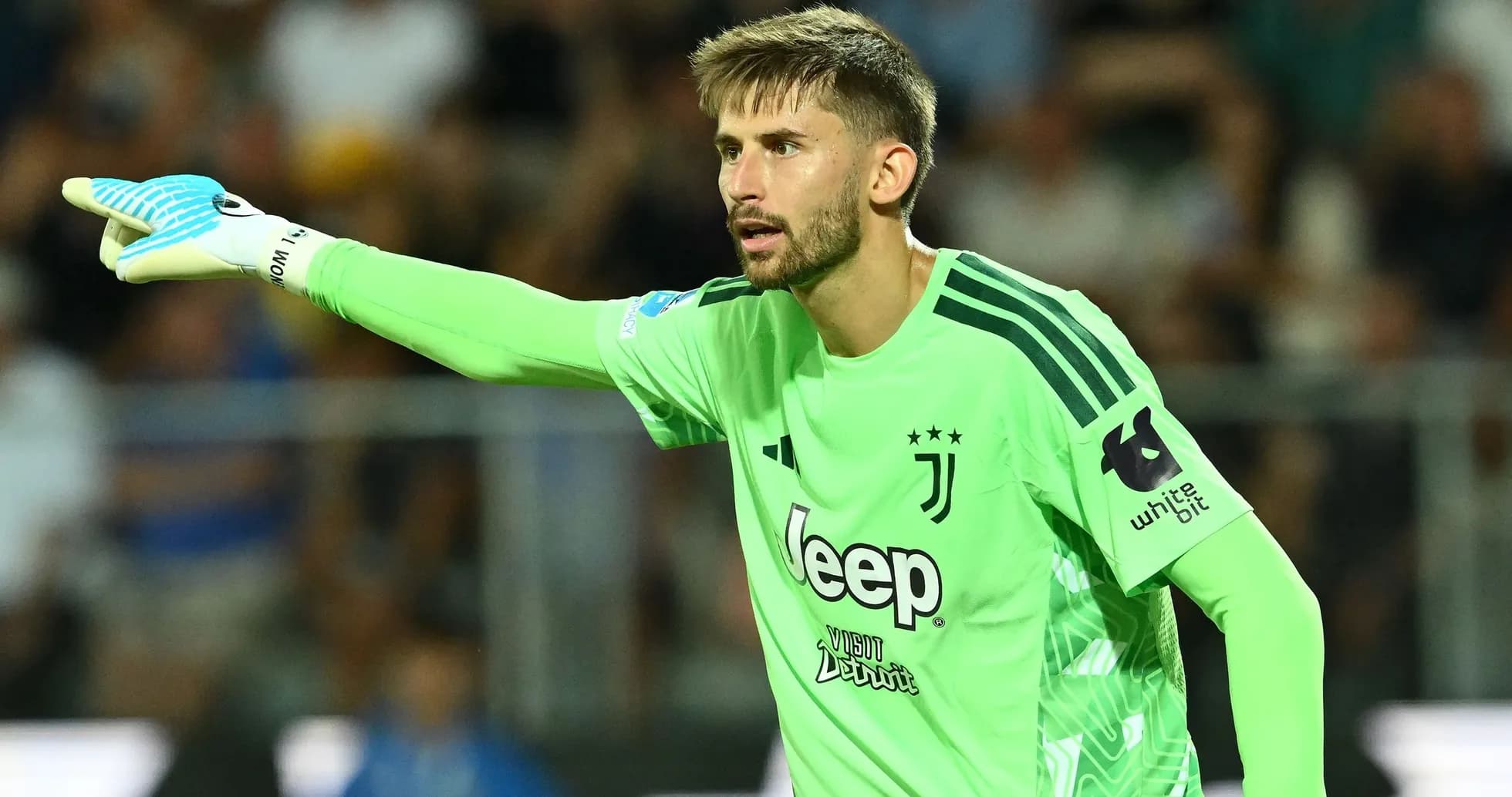 Juve goalkeeper directing play during match