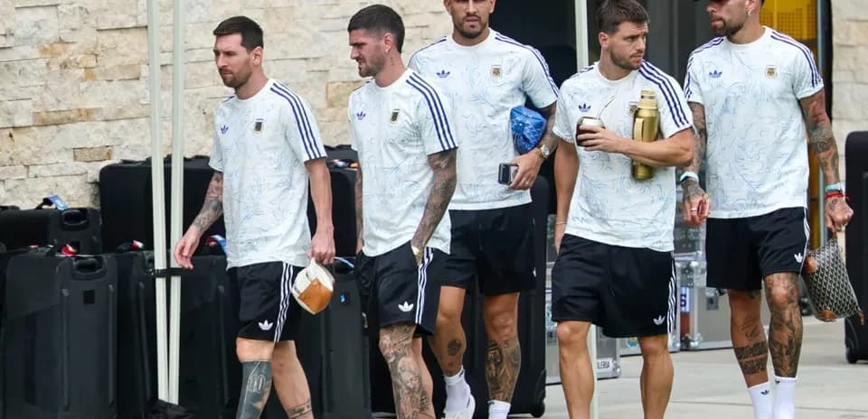 Argentina players walking in training gear