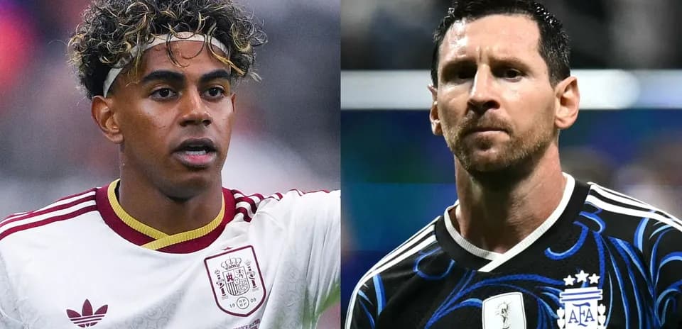 Futbolchilar, biri Ispaniya, ikkinchisi Argentina formasida