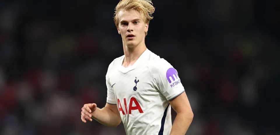 Futbolchi maydonda harakatda, Tottenham formasida