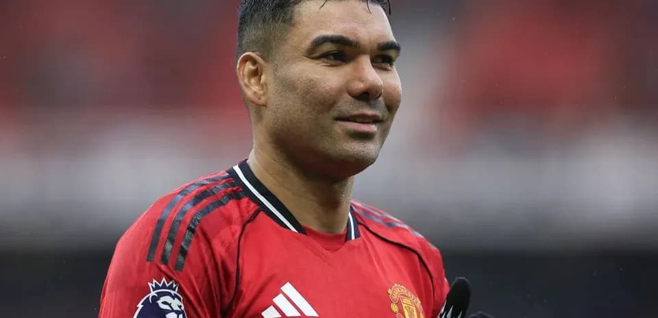 Futbolchi Casemiro Manchester United formasida