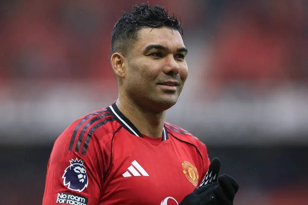 Futbolchi Casemiro Manchester United formasida