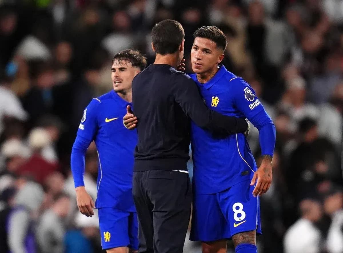 Chelsea players and coach discussing after match
