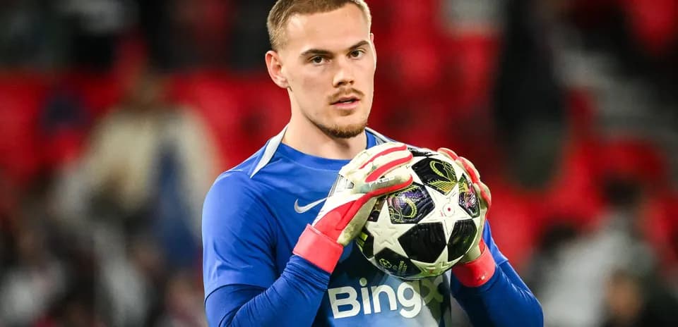 Goalkeeper holding ball before match start