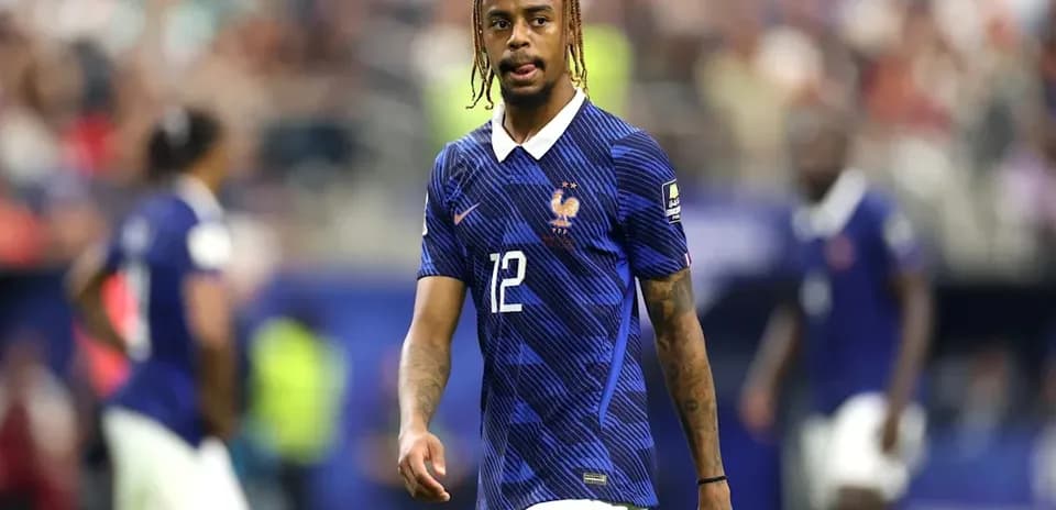 Futbolchi France formasi kiyib yuribdi