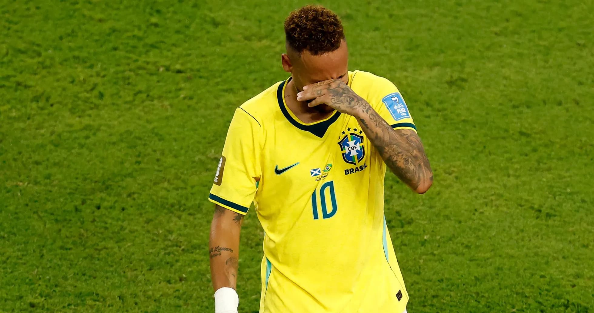Futbolchi o'yinida yig'layotgan Neymar, Braziliya formasida