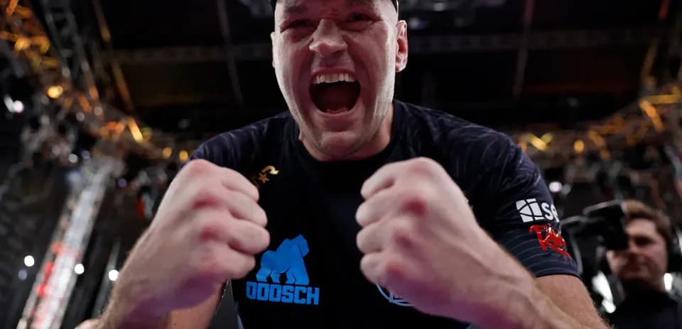 Bokschi g'alaba qozongan jangchining qichqirig'i