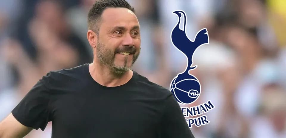 Murabbiy maydonda Tottenham logosi bilan