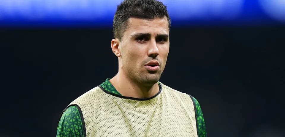 Futbolchi mashg'ulotda, sport kiyimida