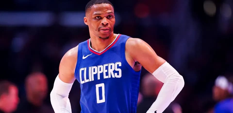 Basketball player in Clippers jersey on court