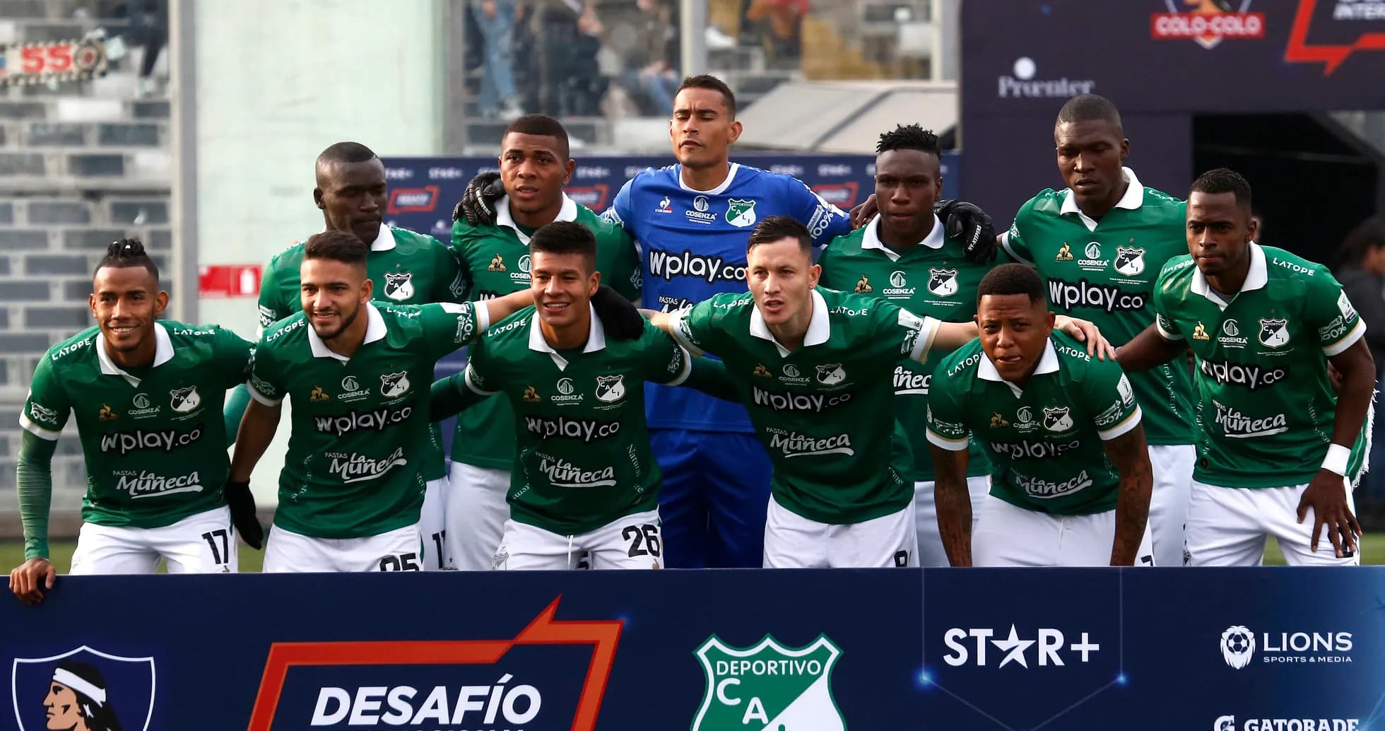 Deportivo Cali team posing for group photo