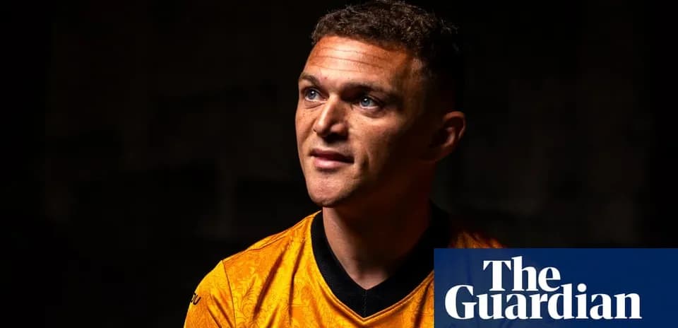 Futbolchi intervyu berayotgan paytda ko'rinadi