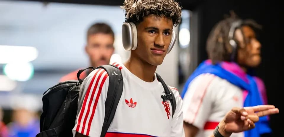 Futbolchi zalga kirib kelayotgan paytda