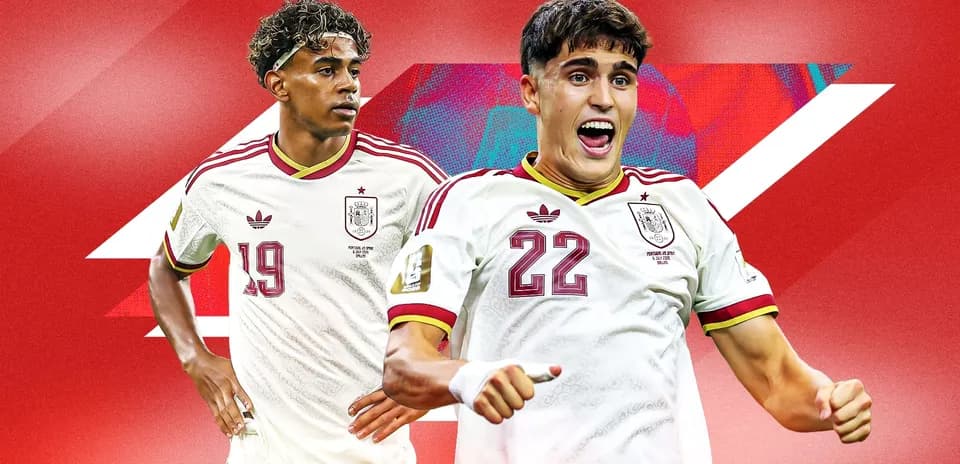 Ikkita futbolchi Ispaniya terma jamoasi formasida