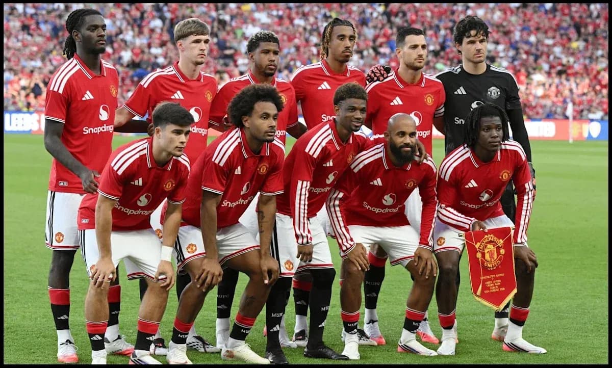 Manchester United team posing for a group photo