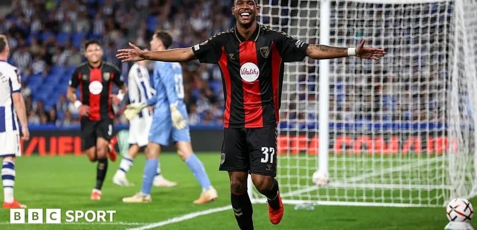 Futbolchi gol urib, maydonda nishonlayapti