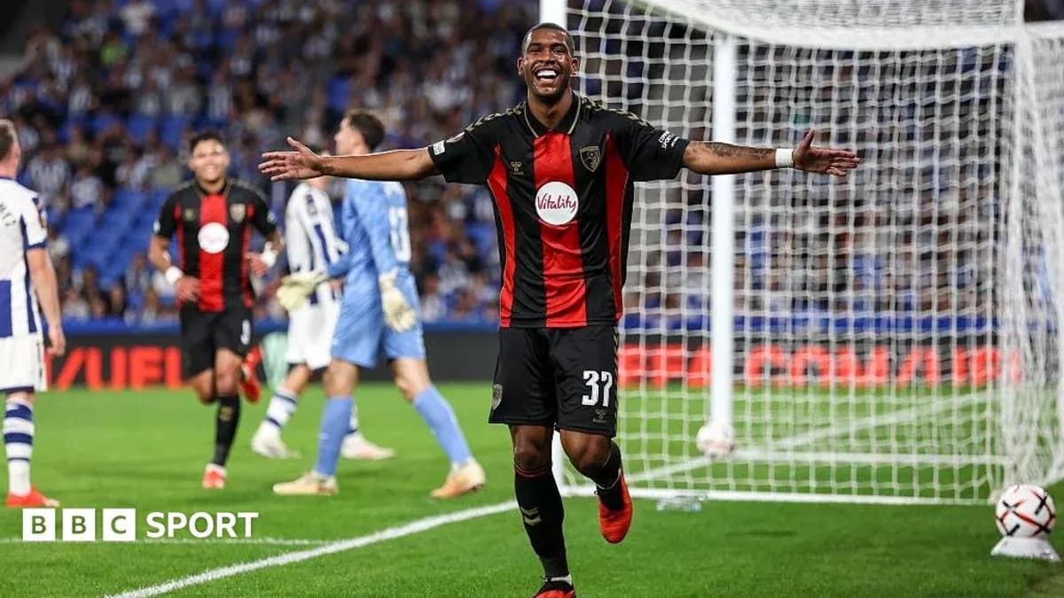 Futbolchi gol urib, maydonda nishonlayapti